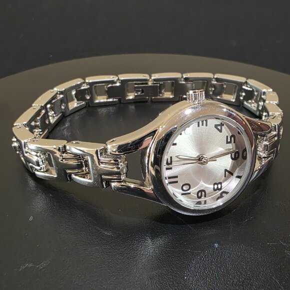Easy to Read Round Silver Face Band Black Numbers Womens Wrist Watch New Battery main image 9